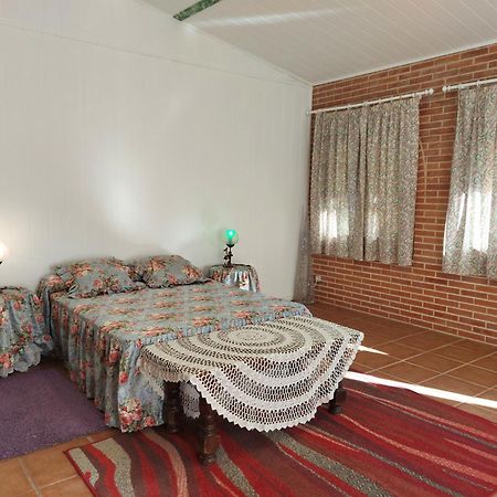 אזוקקה דה הנארס Habitacion,Piscina Y Jardin מראה חיצוני תמונה