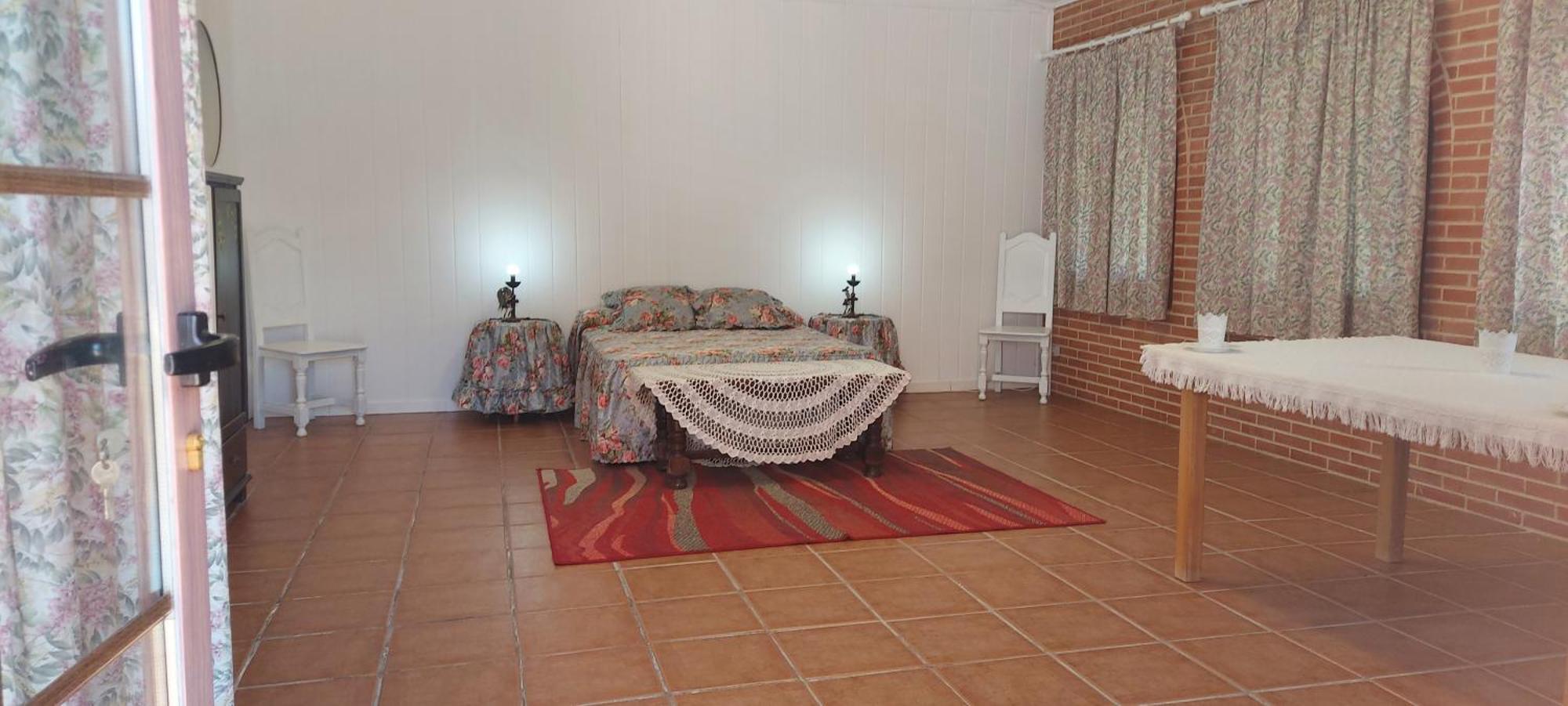 אזוקקה דה הנארס Habitacion,Piscina Y Jardin מראה חיצוני תמונה