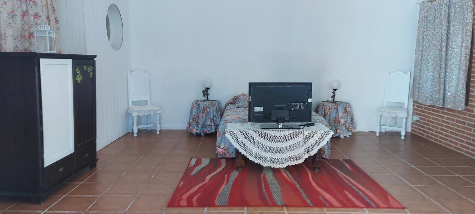אזוקקה דה הנארס Habitacion,Piscina Y Jardin מראה חיצוני תמונה